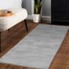Maeve Gulvtæppe i Sølvgrå med Simpelt Mønster fra Rugs by Uniquebeds Home & Living | Flere Størrelser 1