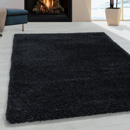 Louisa Ensfarvet Gulvtæppe i Sort fra Rugs by Uniquebeds Home & Living | Flere Størrelser i Firkantet & Rund